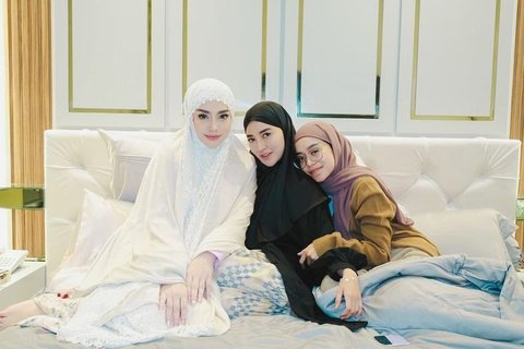 Official Convert! 8 Photos of Celine Evangelista Looking More Beautiful in Hijab, Like a Living Barbie