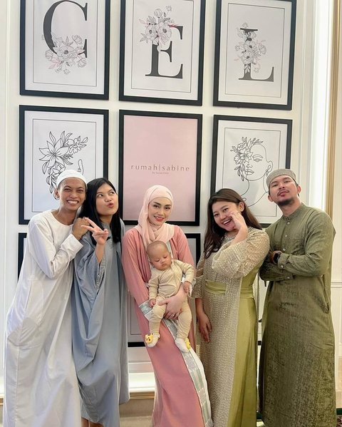 Official Convert! 8 Photos of Celine Evangelista Looking More Beautiful in Hijab, Like a Living Barbie