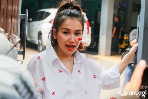 Deretan Potret Seru Ayu Ting Ting Ikut Lomba di Kampung Bareng Warga Sekitar