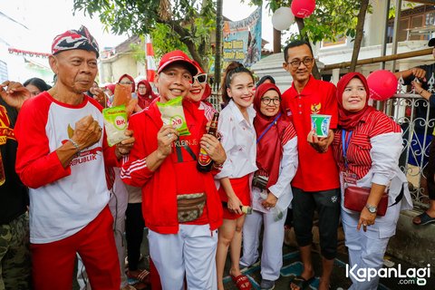 Deretan Potret Seru Ayu Ting Ting Ikut Lomba di Kampung Bareng Warga Sekitar