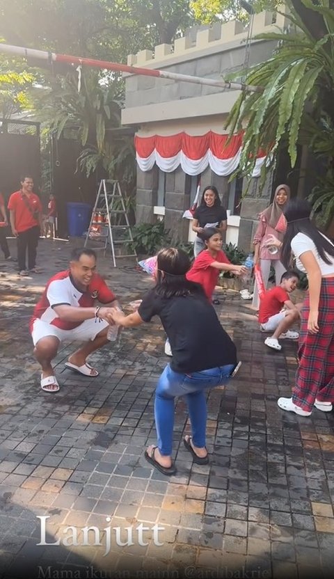 Potret Keluarga Bakrie Gelar Upacara dan Lomba Agustusan, Mikhayla hingga Mertua Nia Ramadhani Turut Berpartisipasi