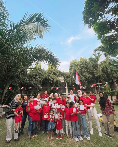 Potret Nurah Syahfirah Rayakan HUT RI Bareng Tetangga, Antusias Ikut Lomba Tarik Tambang hingga Tak Pakai Alas Kaki