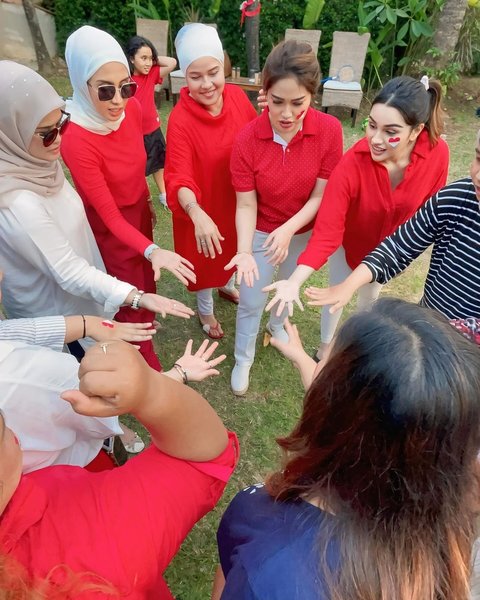 Potret Nurah Syahfirah Rayakan HUT RI Bareng Tetangga, Antusias Ikut Lomba Tarik Tambang hingga Tak Pakai Alas Kaki