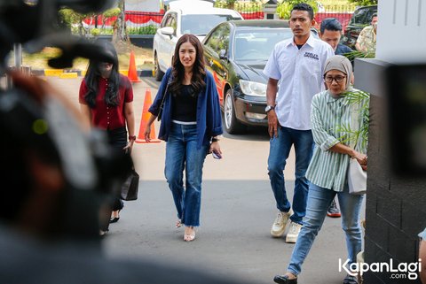 11 Potret Tamara Tyasmara Kembali Menangis Saat Lihat Rekaman CCTV Kematian Sang Anak