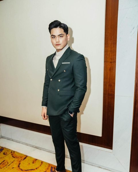 Potret Ganteng Irzan Faiq Mantan Pacar Prilly Latuconsina, Artis Muda yang Baru Lulus Sidang Skripsi