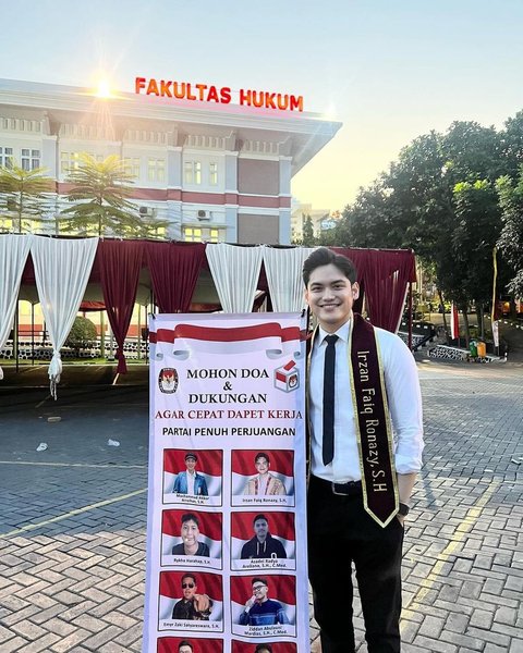 Potret Ganteng Irzan Faiq Mantan Pacar Prilly Latuconsina, Artis Muda yang Baru Lulus Sidang Skripsi