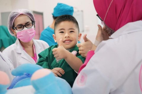 Idap Penyakit Langka, Ini 8 Potret Anak Oki Setiana Dewi Jalani Terapi Stemcell Sampai 5 Kali - Setiap Hari Disuntik