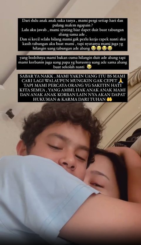 Bunga tak bisa menahan tangis saat mendapatkan pelukan dari Harneel, terutama ketika si kecil menawarkan untuk memberikan uang tabungannya kepada sang mama.<br>