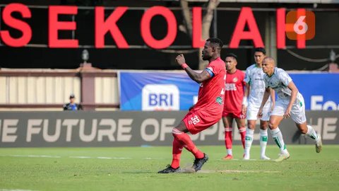 FOTO: Gol Spektakuler Kenneth Ngwoke ke Gawang PSS Sleman Sukses Antarkan Semen Padang Raih Kemenangan Perdana di BRI Liga 1 2024/2025