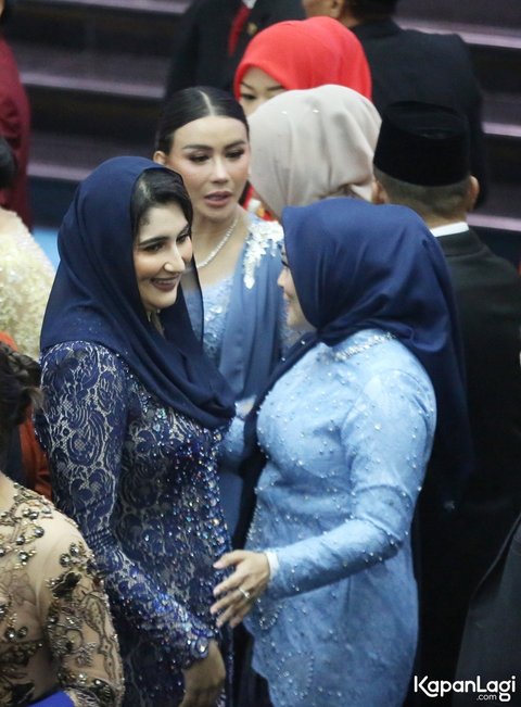 Cantik! Potret Tania Nadira saat Dilantik Jadi Anggota DPRD DKI Jakarta, Menawan dengan Kerudung Biru