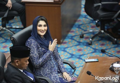 Cantik! Potret Tania Nadira saat Dilantik Jadi Anggota DPRD DKI Jakarta, Menawan dengan Kerudung Biru