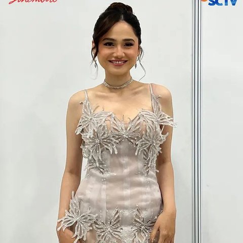 Pesona Syifa Hadju Pakai Mini Dress Kupu-kupu, Cantik Bak Bidadari Buat Penggemar Terpana