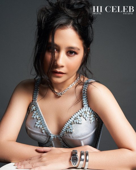 Lihat bagaimana pesona kecantikan Prilly Latuconsina semakin bersinar saat mengenakan corset top rancangan desainer Ernesto Abram.<br>