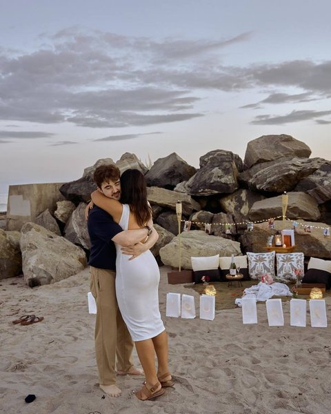 8 Potret Deluna Darmawan, Anak Sambung Terry Putri, Dilamar Kekasih Bule-nya dengan Nuansa Romantis di Pantai