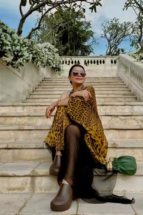 Mayangsari dan Suami Liburan di Villa (Sumber: Instagram/mayangsari_official)