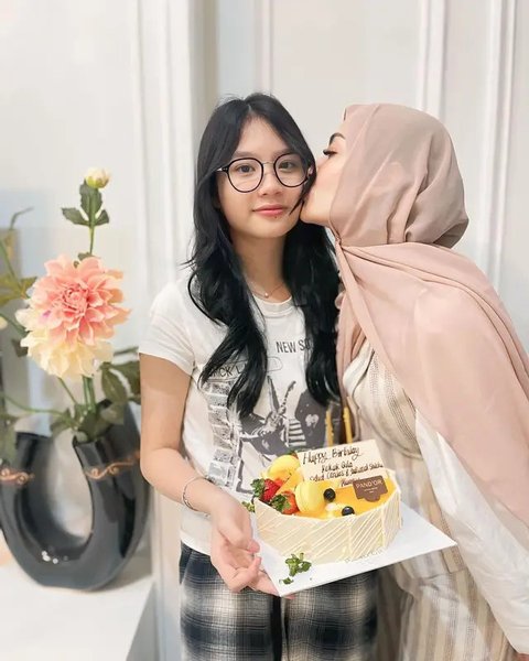 Jarang Tersorot, Potret Aqila Ramadhani Anak Sambung Zaskia Gotik yang Makin Cantik & Kini Genap Berusia 13 Tahun