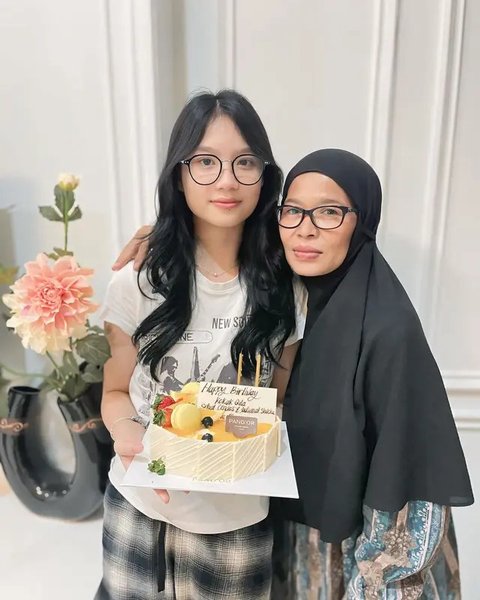 Jarang Tersorot, Potret Aqila Ramadhani Anak Sambung Zaskia Gotik yang Makin Cantik & Kini Genap Berusia 13 Tahun