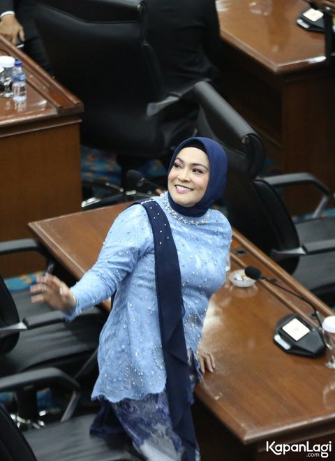 8 Potret Astrid Kuya Saat Dilantik Sebagai Anggota DPRD, Mengaku Sering Dipandang Remeh - Menghadapi Intimidasi