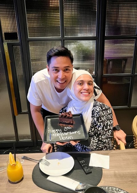 Nycta Gina dan Rizky Kinos Rayakan Anniversary ke-9, Hadiahnya Kasih Sayang yang Tulus serta Tumblr untuk Ngopi