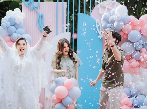 8 Potret Vicy Melanie, Istri Kevin Aprilio, Adakan Acara Gender Reveal, Segera Dikaruniai Anak perempuan - Memes Sangat Bahagia