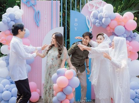 8 Potret Vicy Melanie, Istri Kevin Aprilio, Adakan Acara Gender Reveal, Segera Dikaruniai Anak perempuan - Memes Sangat Bahagia