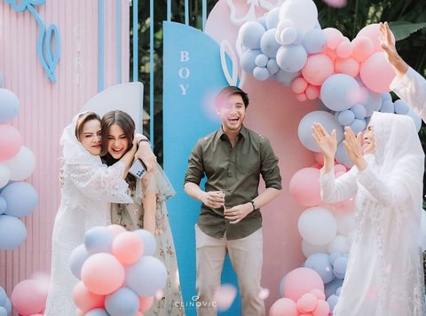 8 Potret Vicy Melanie, Istri Kevin Aprilio, Adakan Acara Gender Reveal, Segera Dikaruniai Anak perempuan - Memes Sangat Bahagia