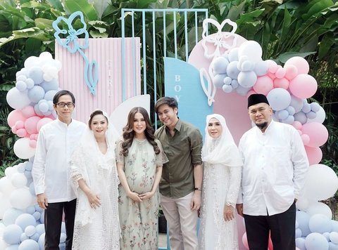 8 Potret Vicy Melanie, Istri Kevin Aprilio, Adakan Acara Gender Reveal, Segera Dikaruniai Anak perempuan - Memes Sangat Bahagia