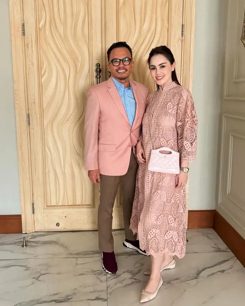Potret mesra Jennifer Dunn dan Faisal Haris yang selalu tampil kompak (sumber: Instagram/jeje_haris89)