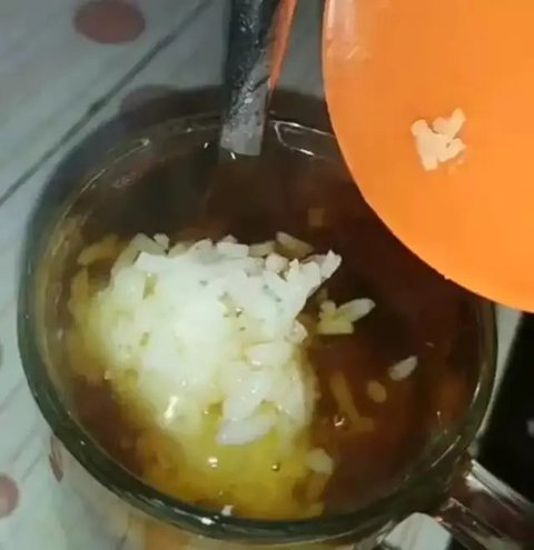 Potret kocak orang minum es teh (Sumber: 1cak.com)