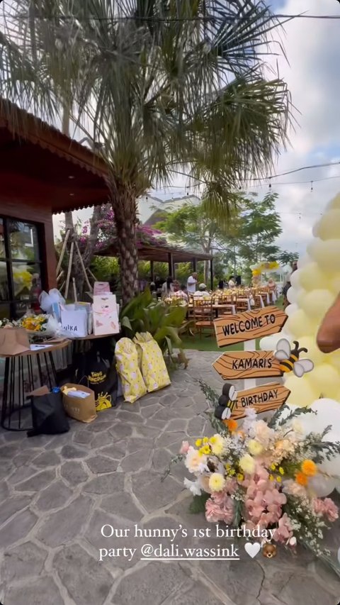 10 Potret Meriah Pesta Ulang Tahun Pertama Kamari, Anak Jennifer Coppen, di Outdoor