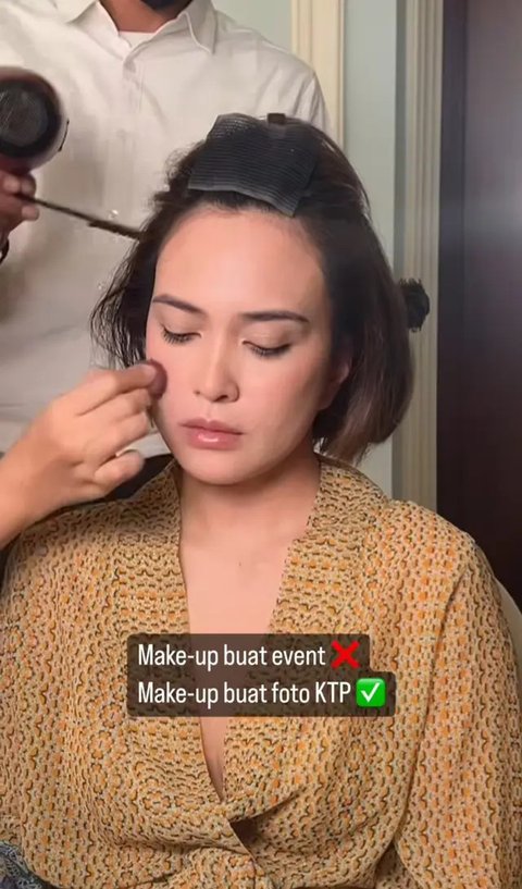 Potret Totalitas Shandy Aulia Makeup Demi Foto KTP (Sumber: Instagram/shandyaulia)