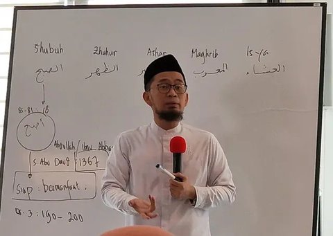 Ustadz Khalid Basalamah dan Ustadz Adi Hidayat atau UAH. (Instagram/Istimewa dan YouTube/Adi Hidayat Official)
