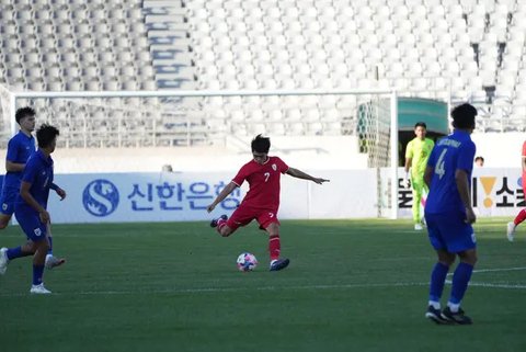 Timnas Indonesia U-20 - Kadek Arel, Dony Tri Pamungkas, Arlyansyah Abdulmanan, Riski Afrisal (Bola.com/Adreanus Titus)
