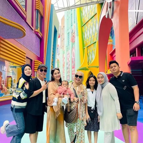 Potret kenangan Ayu Ting Ting bareng baby Zoltan keponakannya yang baru saja meninggal (sumber: Instagram/ayutingting92)