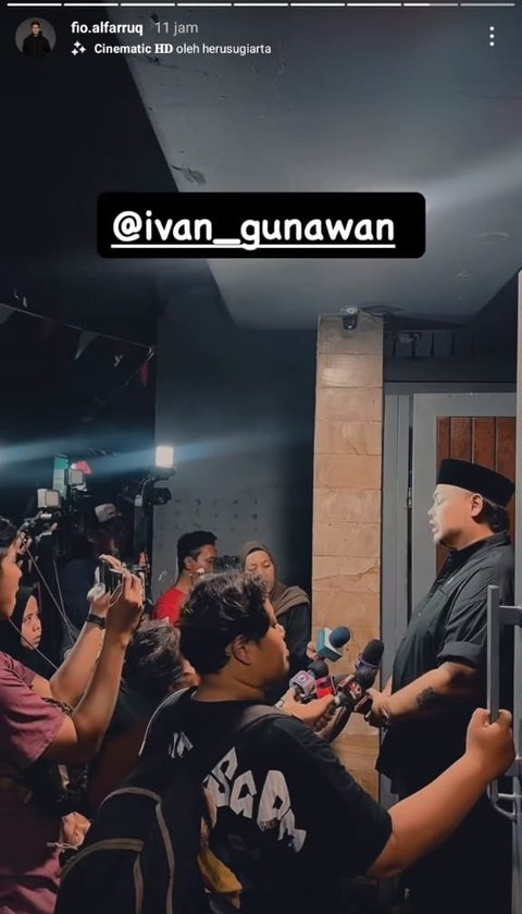 8 Potret Ivan Gunawan Berkopiah Saat Menghadiri Tahlilan Meninggalnya Keponakan Ayu Ting Ting