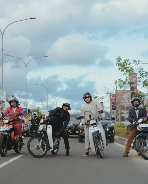 Gagahnya Member The Dudas Minus One Keliling Lombok Pakai Motor Jadul, Sempat ke Sirkuit Mandalika