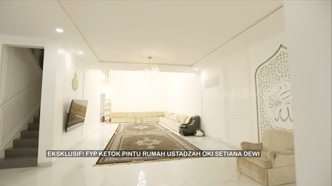 Potret Rumah Mewah Oki Setiana Dewi yang Akan Ditinggal Pindah ke Mesir, Ruang Tamunya Luas Banget