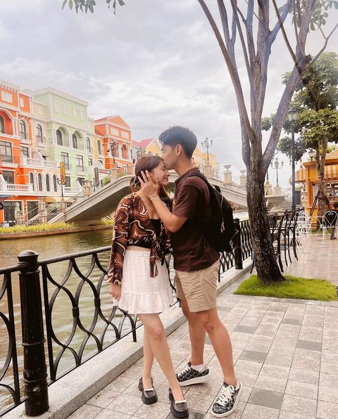 Ken dan Cassie, setelah menikah, memilih Vietnam sebagai tujuan utama untuk honeymoon mereka.<br>