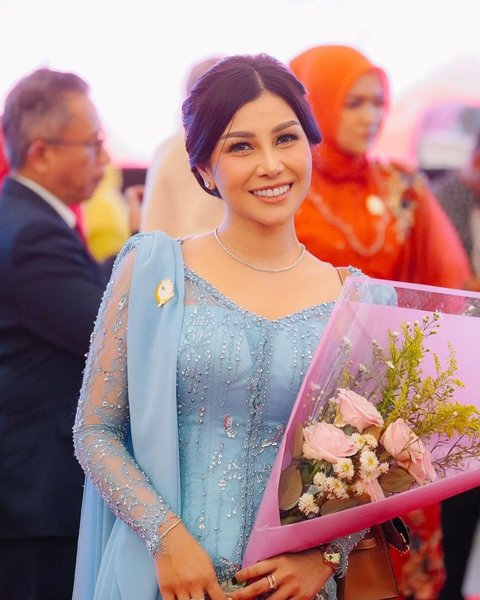 Nisya Ahmad Dilantik sebagai Anggota DPRD Jawa Barat, 8 Potret Tampil Cantik dan Anggun dalam Kebaya Biru