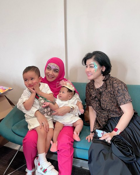 Rayyanza Tidak Mau Kalah Gemas dari Baby Lily