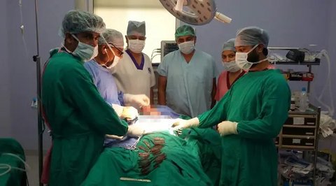 Dokter Keluarkan Pisau hingga Pemotong Kuku dari Perut Pria (Sumber: Viral Press)