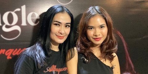 Iis Merasa Bahagia Sang Putri Mengikuti Jejaknya Sebagai Penyanyi