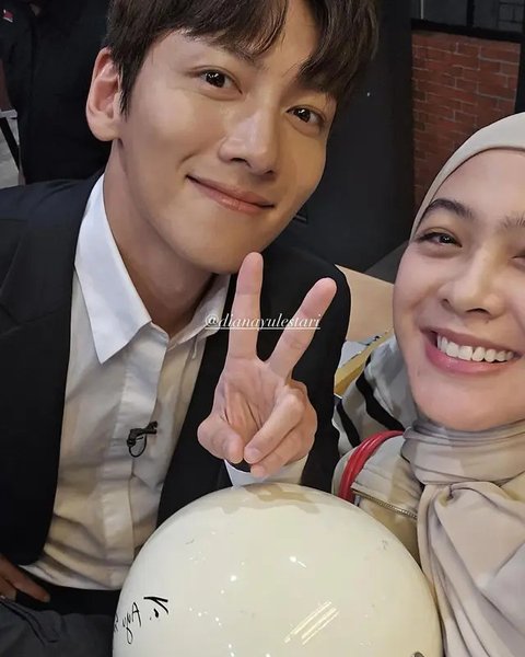 Potret Artis Indonesia Bareng Ji Chang Wook. (Sumber: Instagram/dianayulestari/ayutingting92)