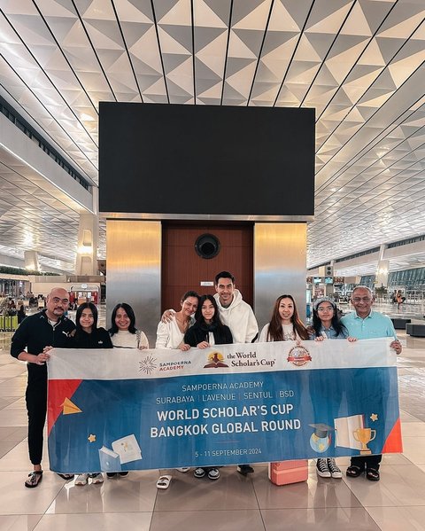 Buat Haru dan Bangga, Potret Sabrina Anak Darius Sinathrya & Donna Agnesia Berangkat ke Bangkok Untuk Lomba Debat WSC