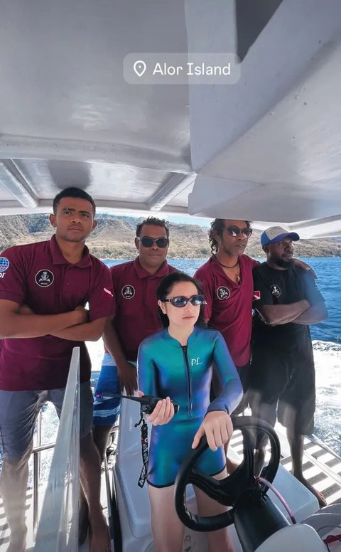 Prilly Latuconsina Liburan di Pulau Alor (Sumber: Instagram/prillylatuconsina96)