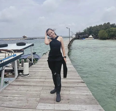 Prilly Latuconsina Liburan di Pulau Alor (Sumber: Instagram/prillylatuconsina96)