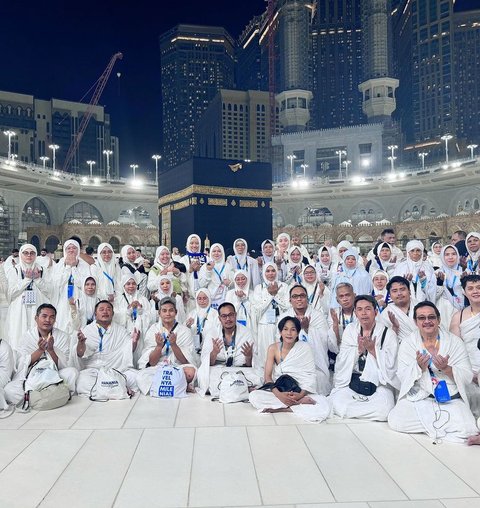 8 Potret Fajar Sad Boy Jalani Ibadah Umrah, Tak Kuasa Menahan Tangis