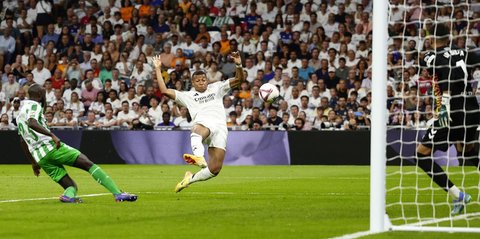Awas Arsenal! Real Madrid Berencana Bajak Saliba Pada 2025