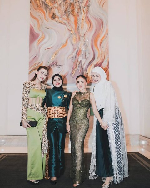 Potret Terbaru Aurel Hermansyah Kini Makin Langsing, Tampil Stunning Dalam Balutan Dress Hijau