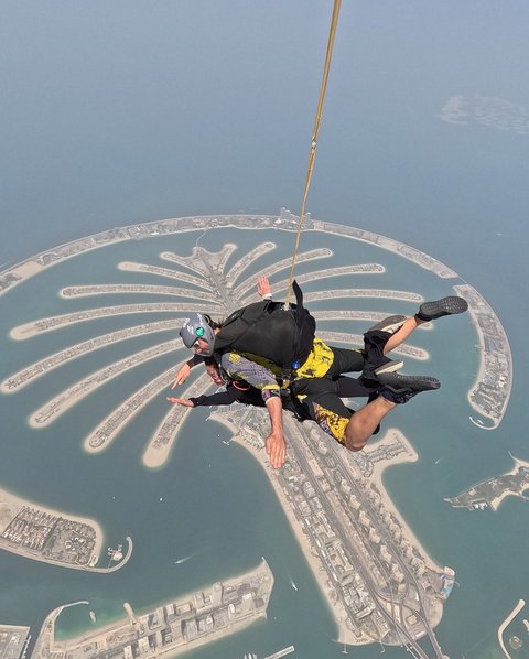 Momen Azizah Salsha Ketika Melakukan Sky Diving